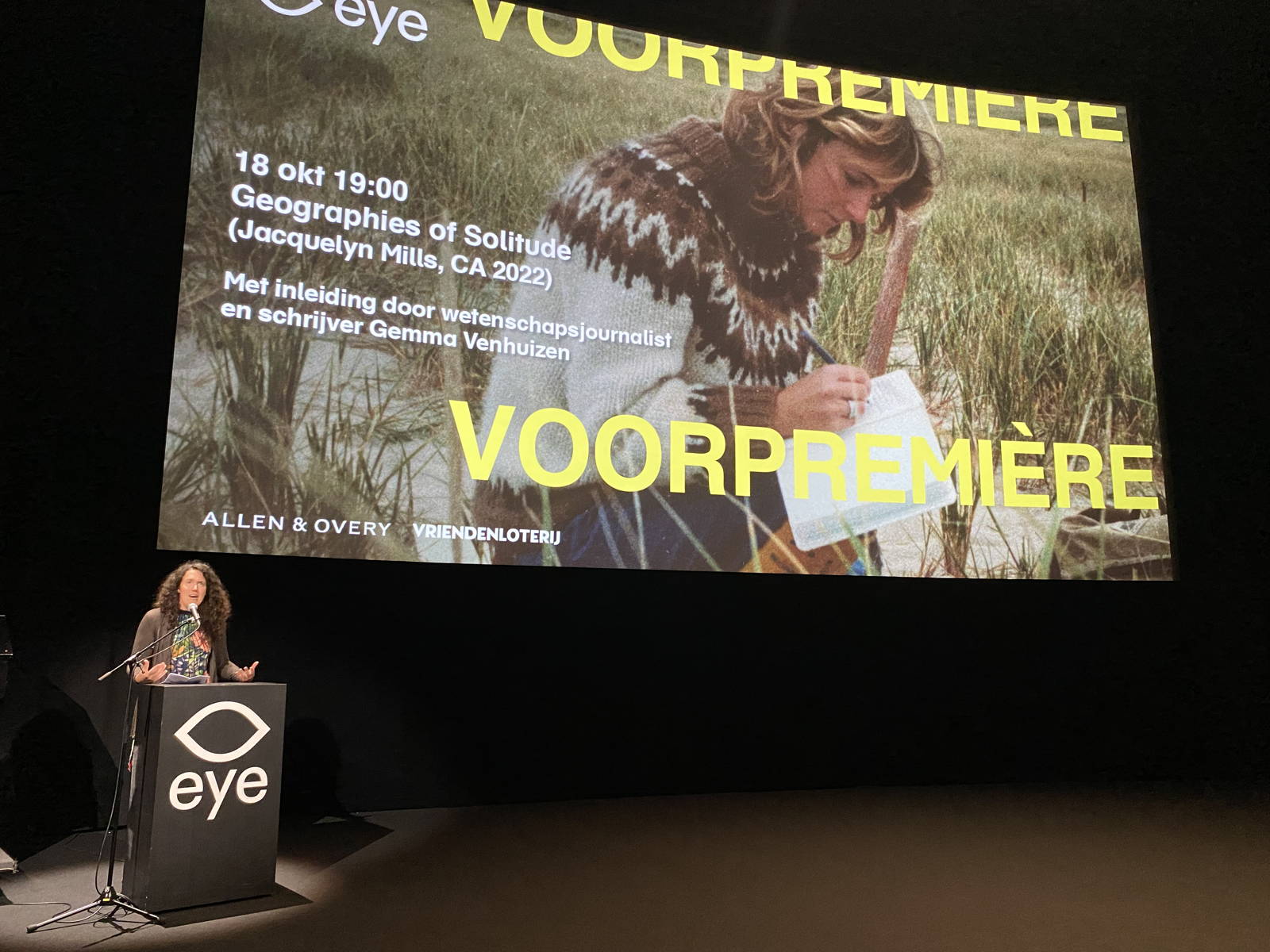 Gemma Venhuizen gaf een ontroerende inleiding voorafgaand aan de première van Geographies of Solitude in Eye