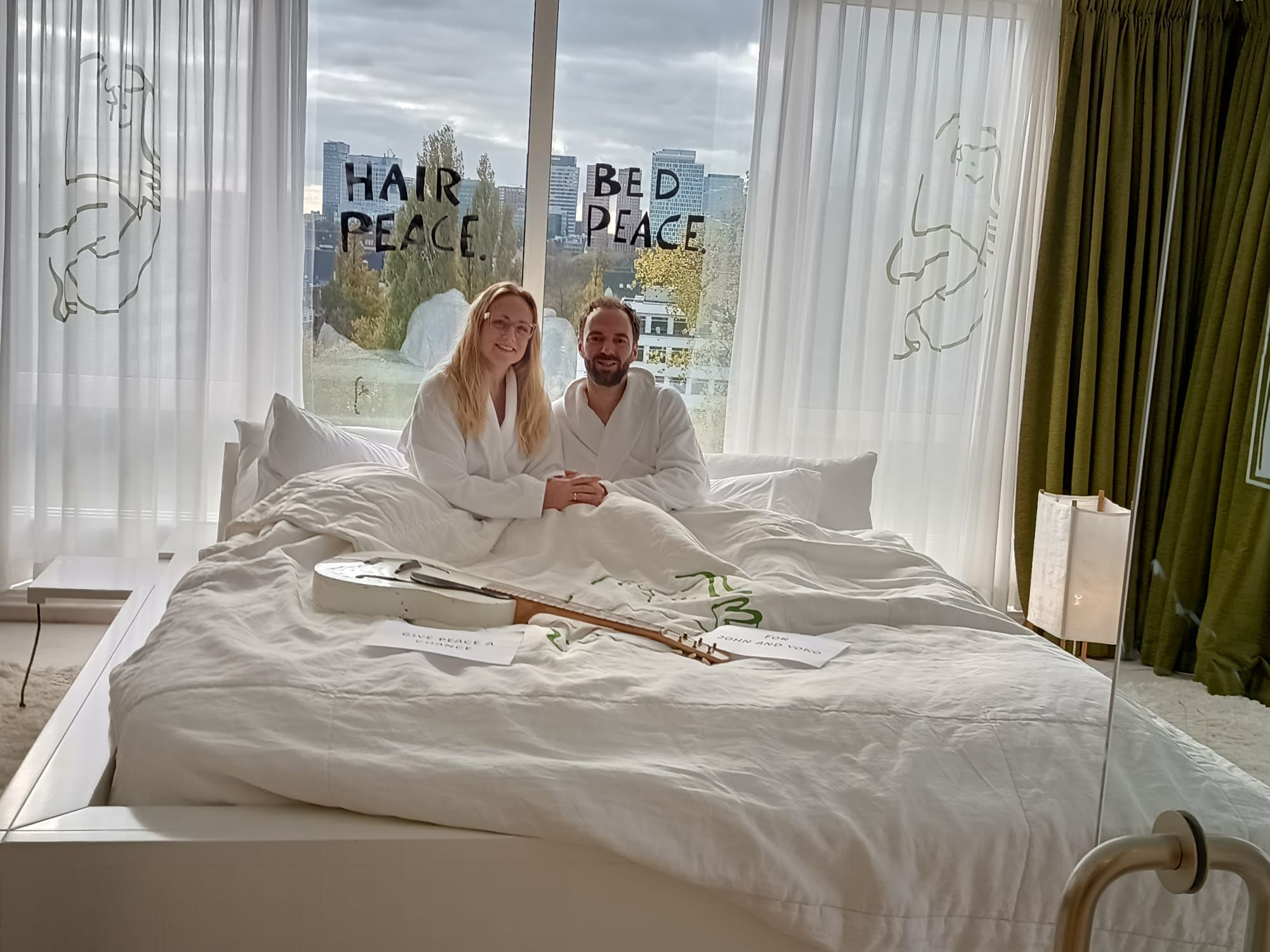 Hoofdprijs van de One to One campagne was een overnachting in de John & Yoko Suite.