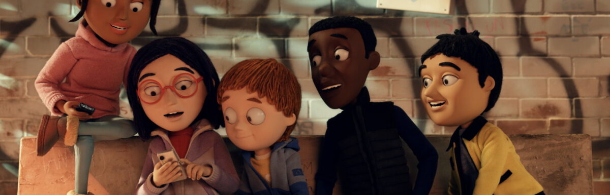 In deze hartverwarmende stop motion film ontdekken ze, met hulp van nieuwe vrienden, dat ze ook in het echte leven helden kunnen zijn.